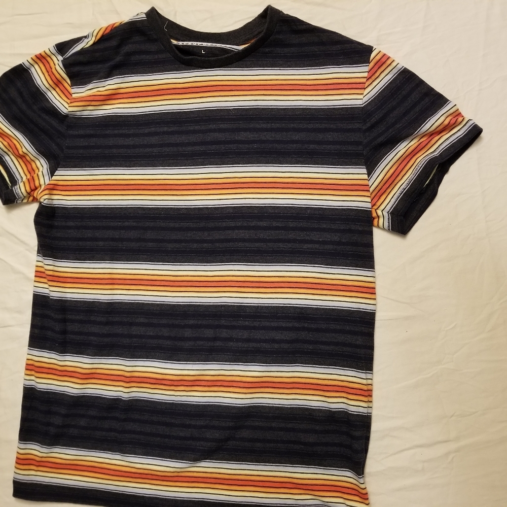 Aeropostale colored design t-shirt large